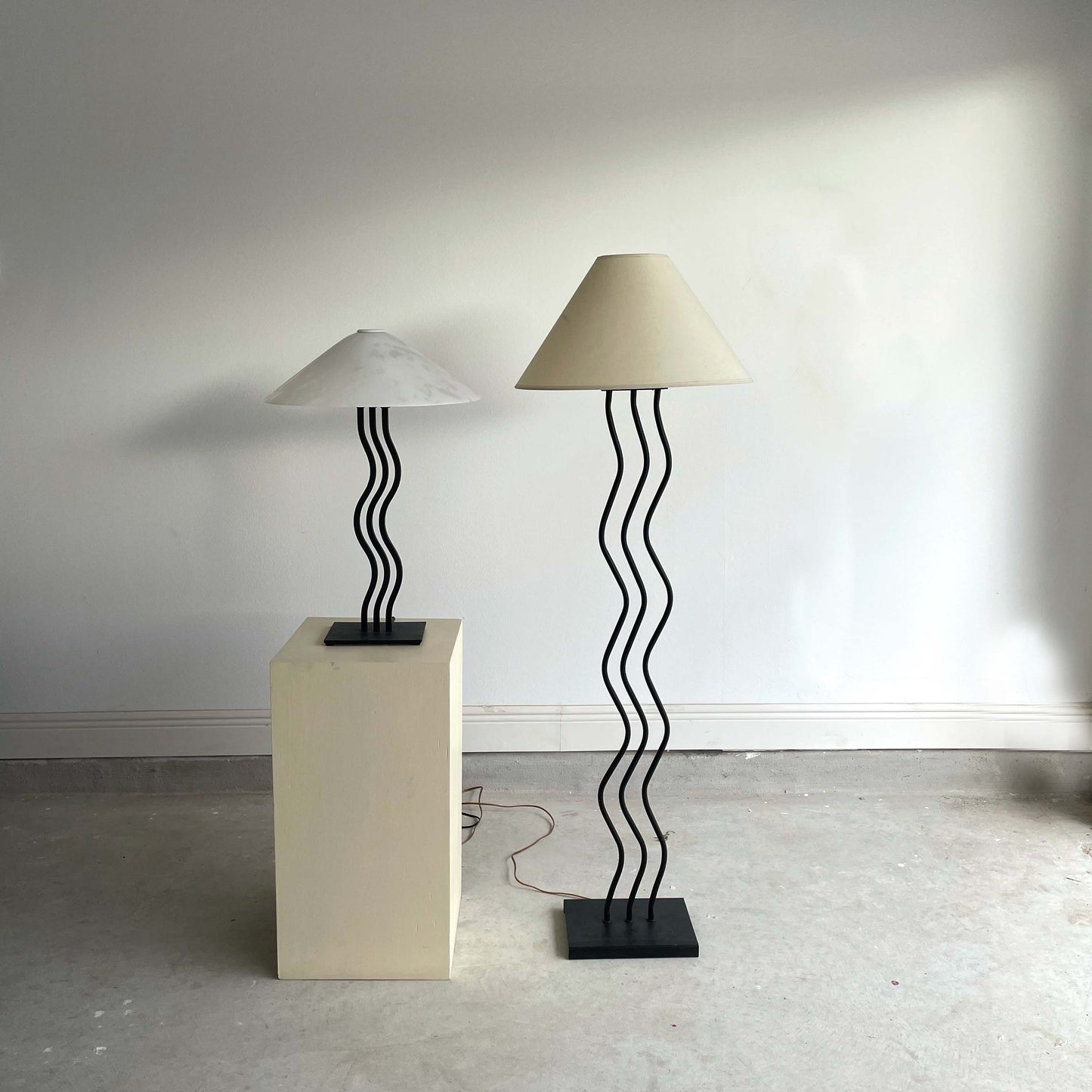 Postmodern Memphis Style Sculptural Curved Wavy Floor Lamp