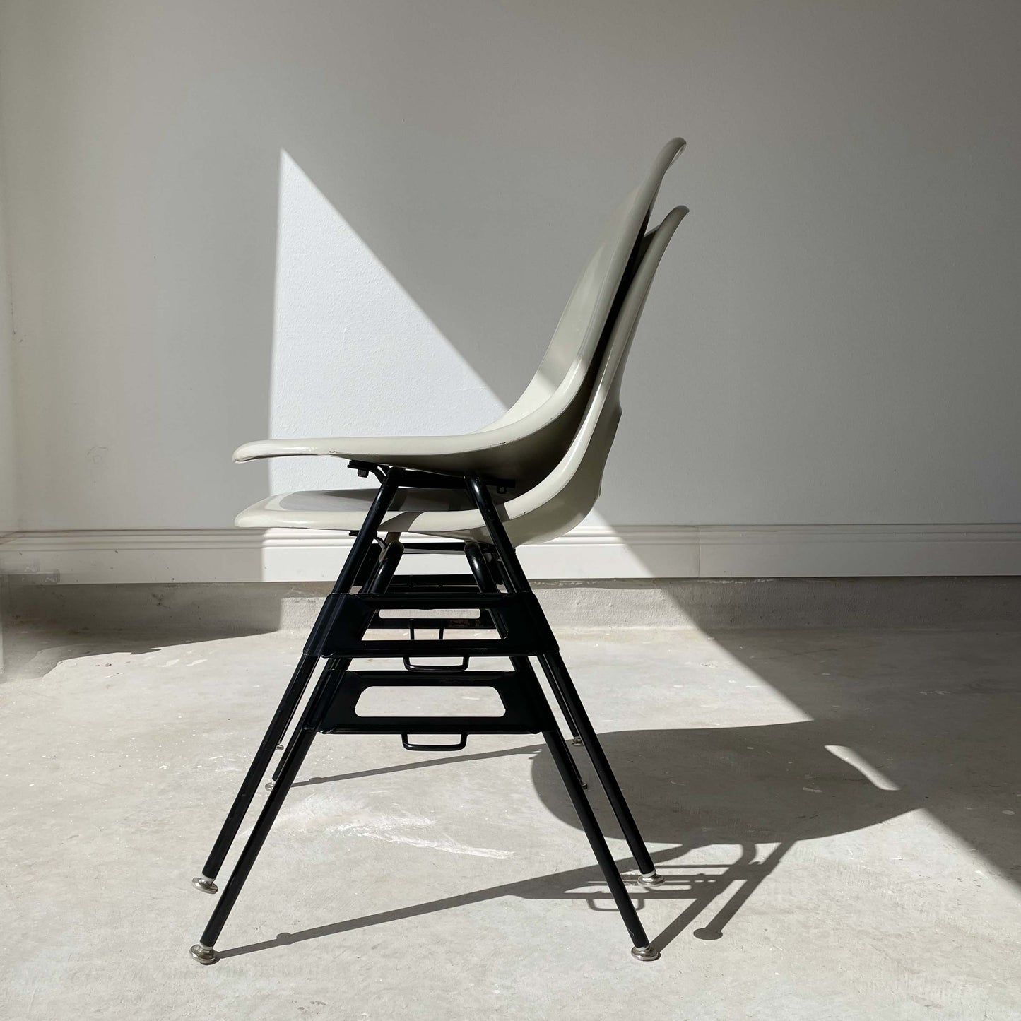 Krueger Herman Miller Eames Fiberglass Shell Chair: See Shipping Rules