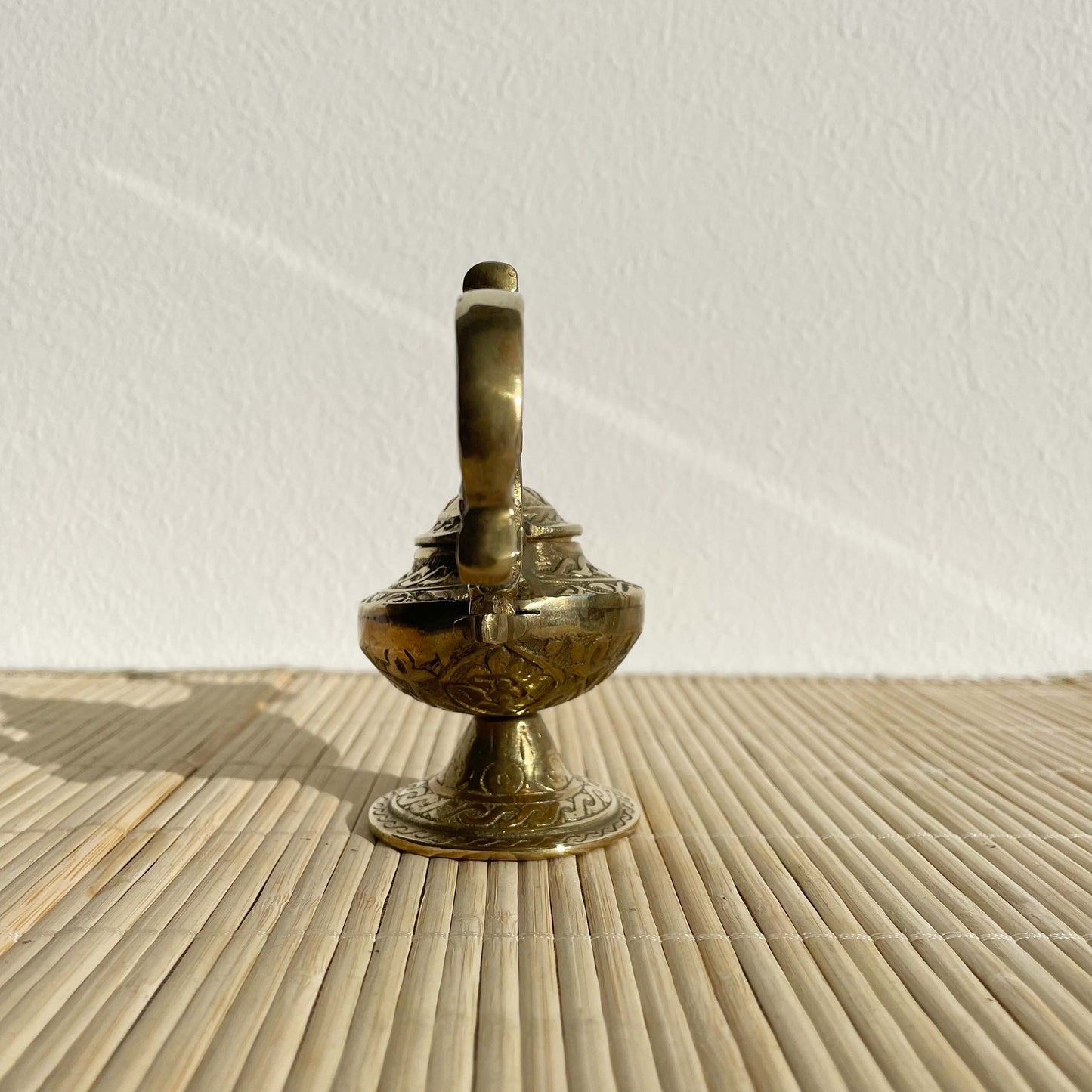Antique Brass Aladdin Magic Genie Oil Lamp