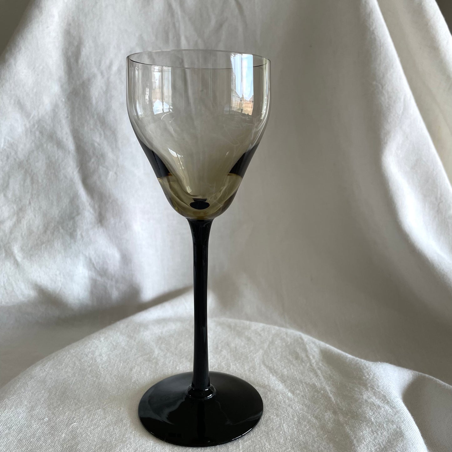 Jewel Color Glass with Black Stem x1