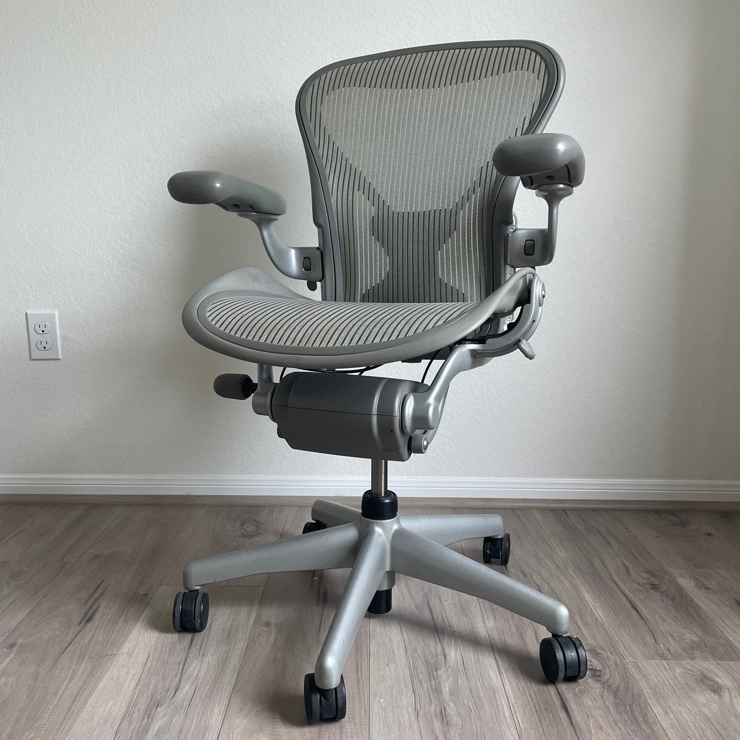 Herman Miller Aeron, Size A Office Chair in Titanium Silver