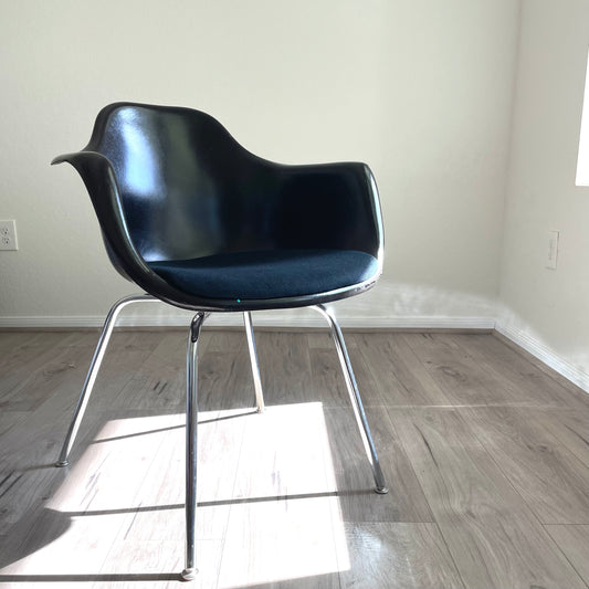 Herman Miller Eames Style Krueger Fiberglass Armchair