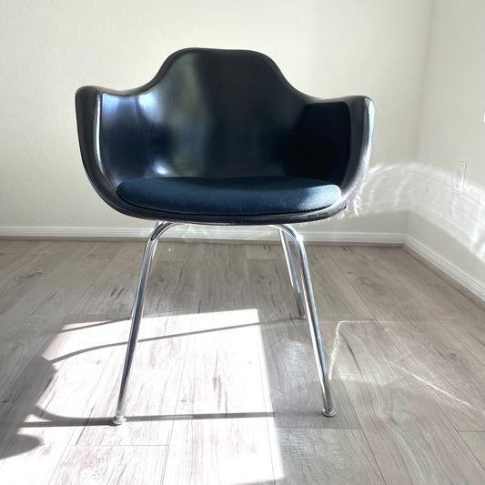 Herman Miller Eames Style Krueger Fiberglass Armchair