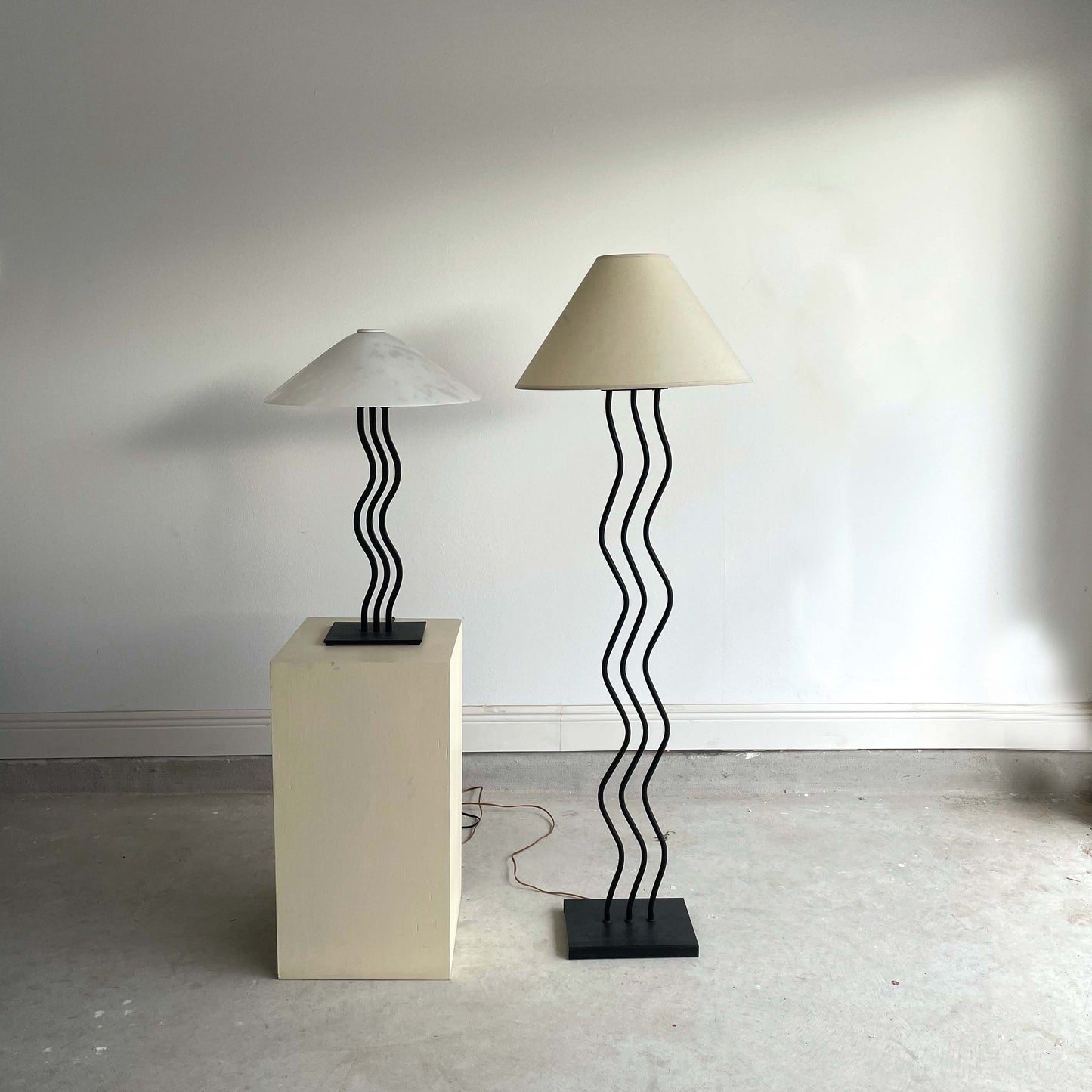 Vintage 80's Postmodern Memphis Wave Wiggle Table Lamp by Alsy