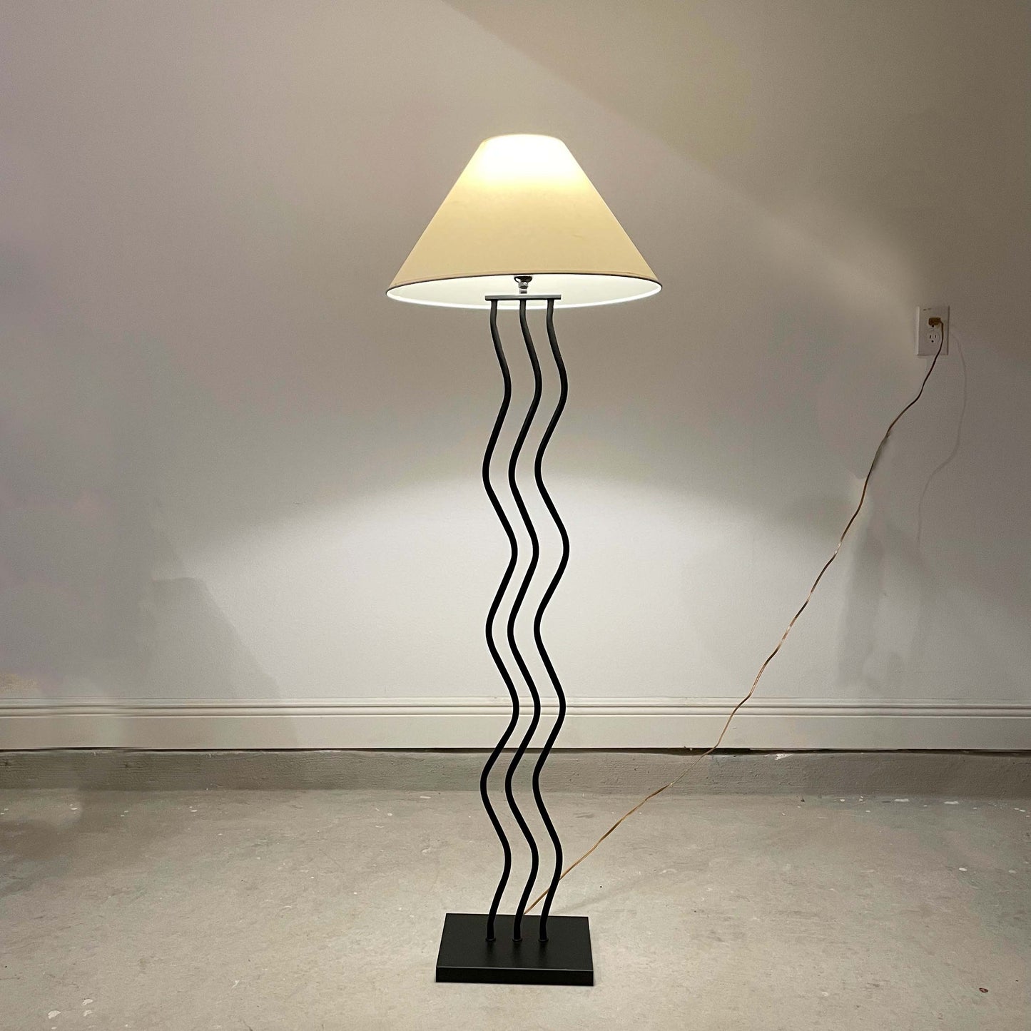 Postmodern Memphis Style Sculptural Curved Wavy Floor Lamp