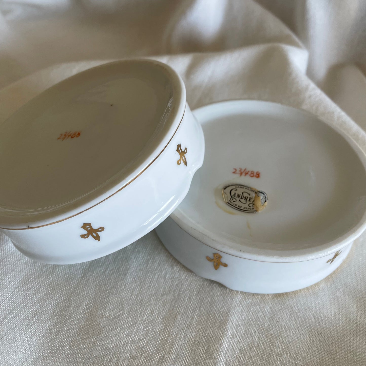 Gold & White Ashtray x1