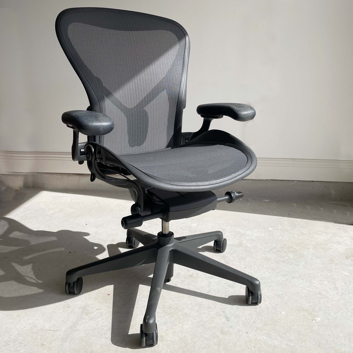 Herman Miller Aeron Classic Newer Model Fully Loaded with Adjustable  Lumbar/ Pisture Fit